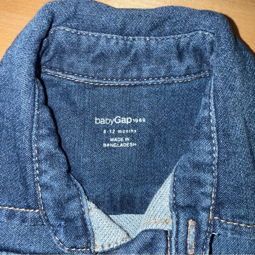 baby GAP Button Down Shirt Denim Blue Size 6-12 Months